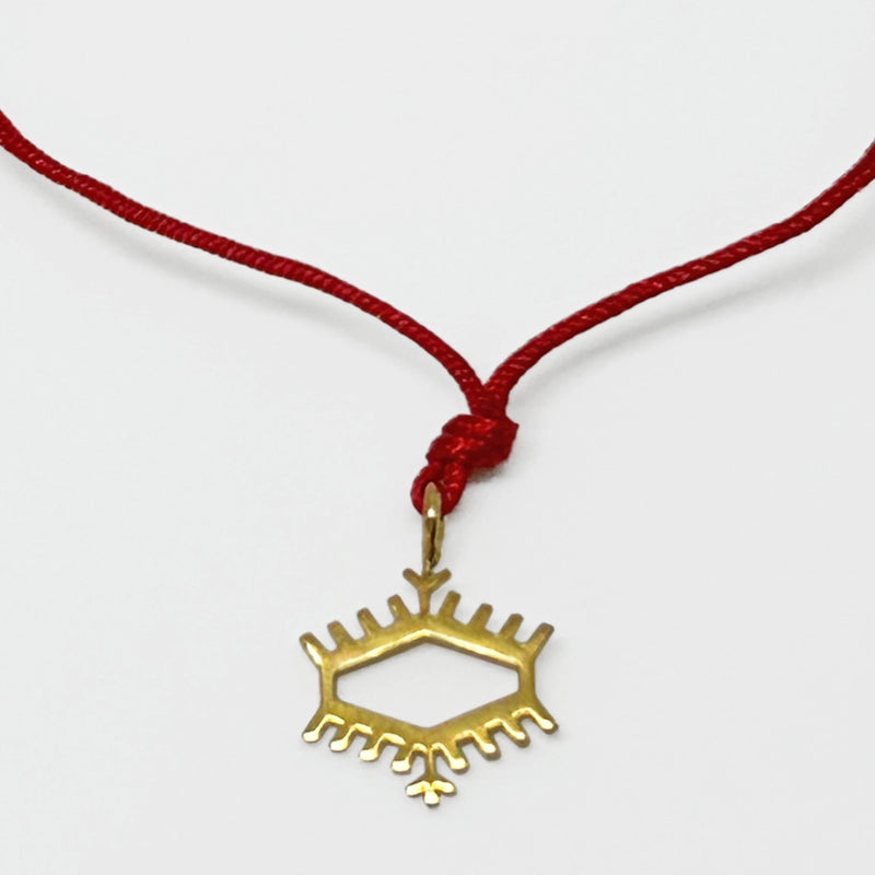 Kirmizi ipte bir islemeden alinma pitrak motifli gumus ustu altin kaplama uc_Gold plated silver pendant with burdock motif taken from an embroidery on red string