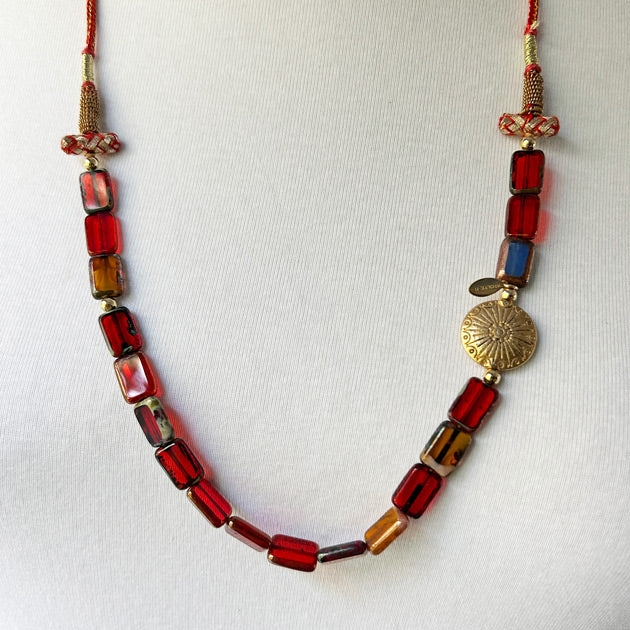 Kirmizi mavi bal ve altin rengi cam boncuklu kolye_Hand crafted necklace with red blue honey and gold color beads