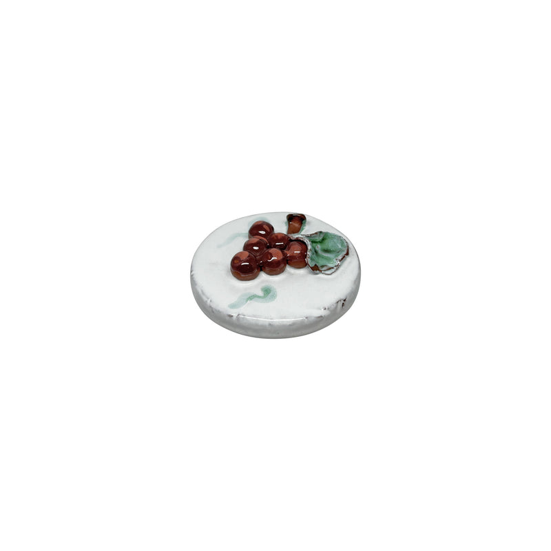 Kirmizi uzum kabartmali beyaz dairesel seramik sus_White circular ceramic ornament embossed with red grape