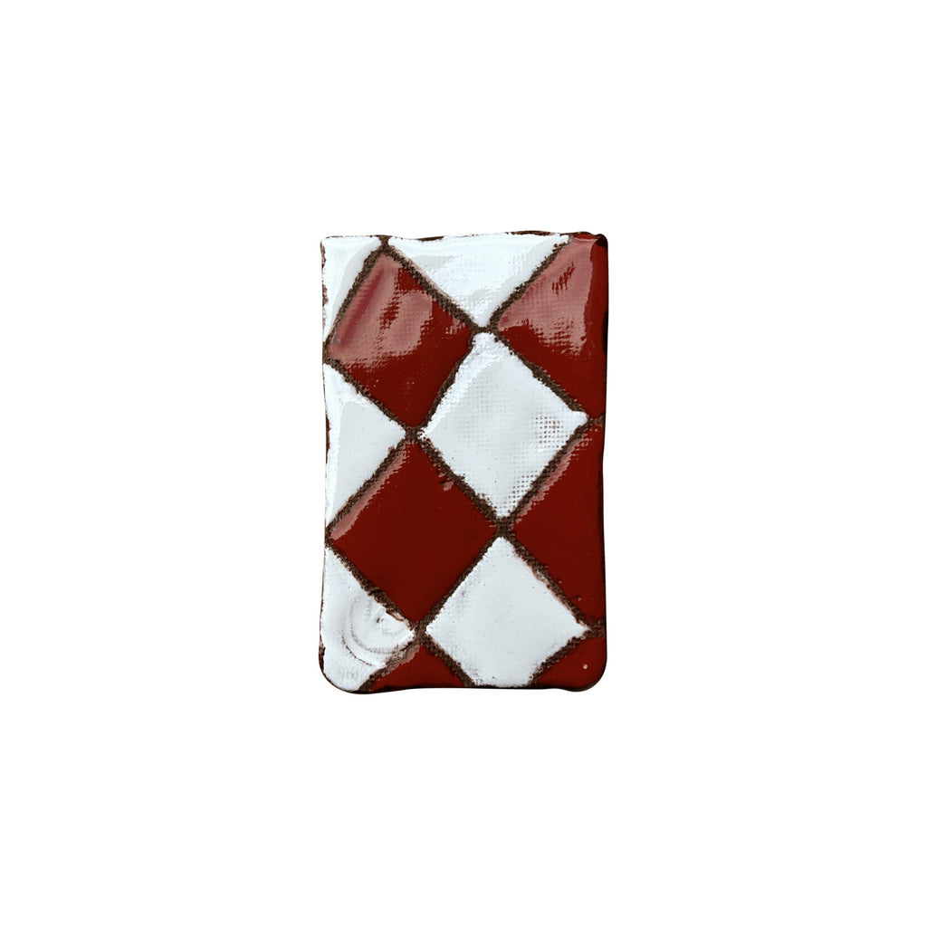 Kirmizi ve beyaz kareli dekoratif seramik tablet_Red and white plaid patterned ceramic tablet