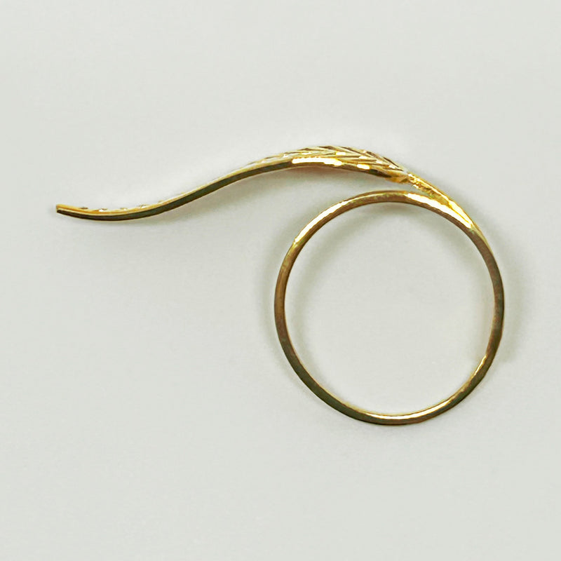 Kivrilmis altin kaplama tasarim yuzuk_Gold plated designer ring in a curled form