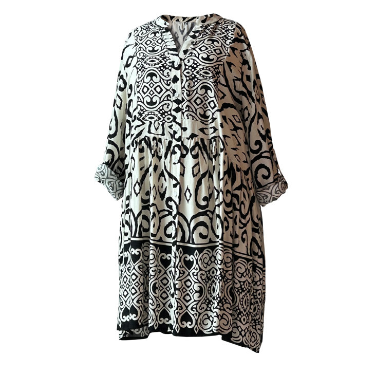 Kollari kivrilmis siyah beyaz Ozbek desenli elbise_Black and white Uzbek patterned dress