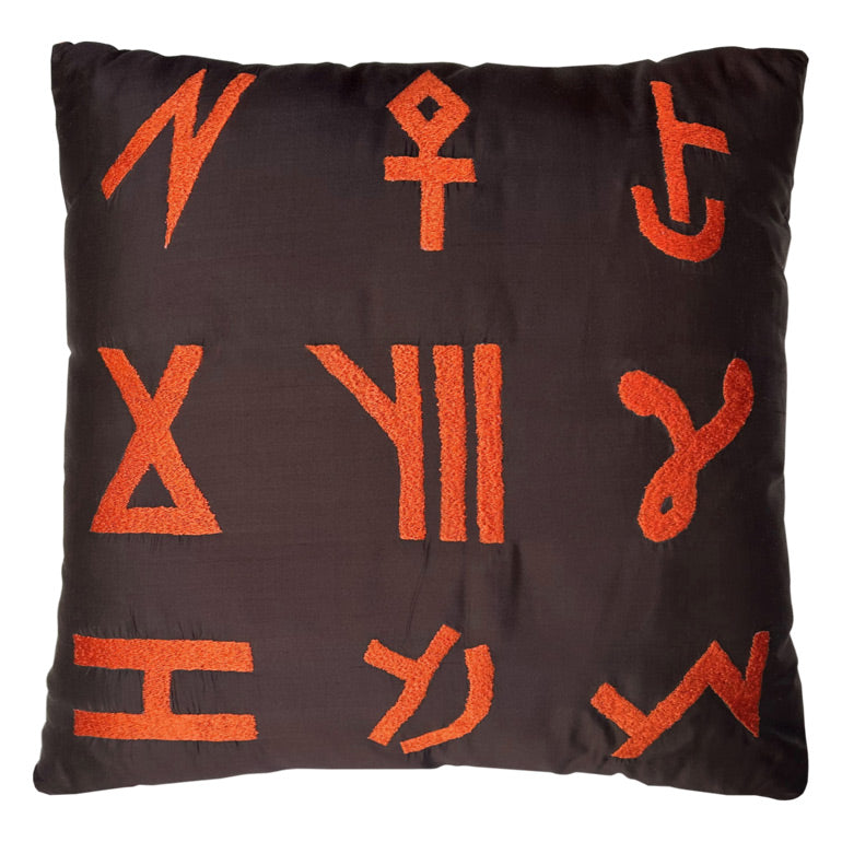 Koyu kahverengi dupyon ipek ustune dokuz adet turuncu damga motifi nakisli kirlent_Dark brown dupion silk cushion with nine stamp motifs