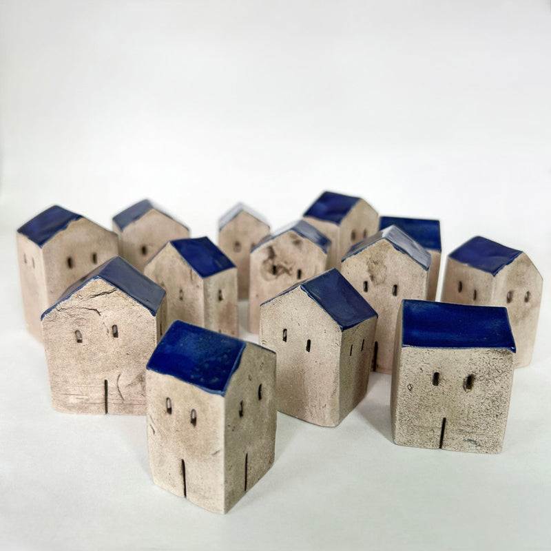 Lacivert catili kucuk seramik evler_Small handmade ceramic houses with dark blue roofs