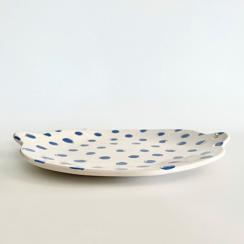 Mavi benekli kulplu genis seramik tabak_Blue spotted large ceramic plate with handles