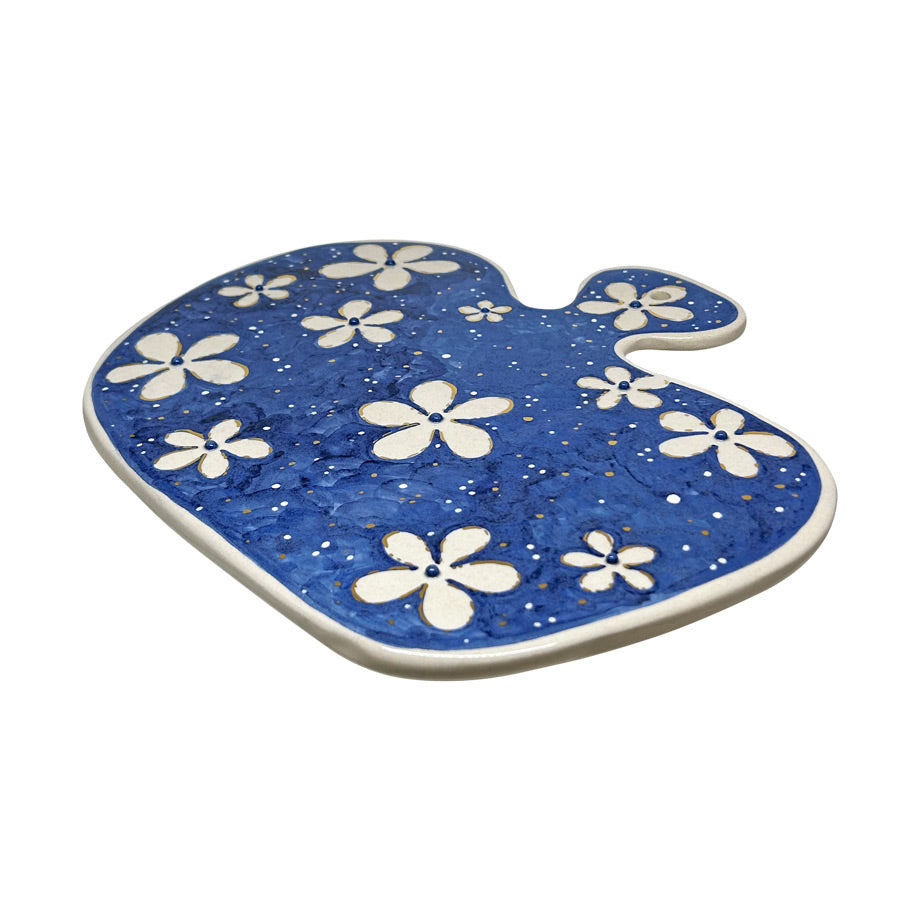 Mavi beyaz cicekli hediyelik sunum tabagi_Giftware blue and white ceramic serving board with handle