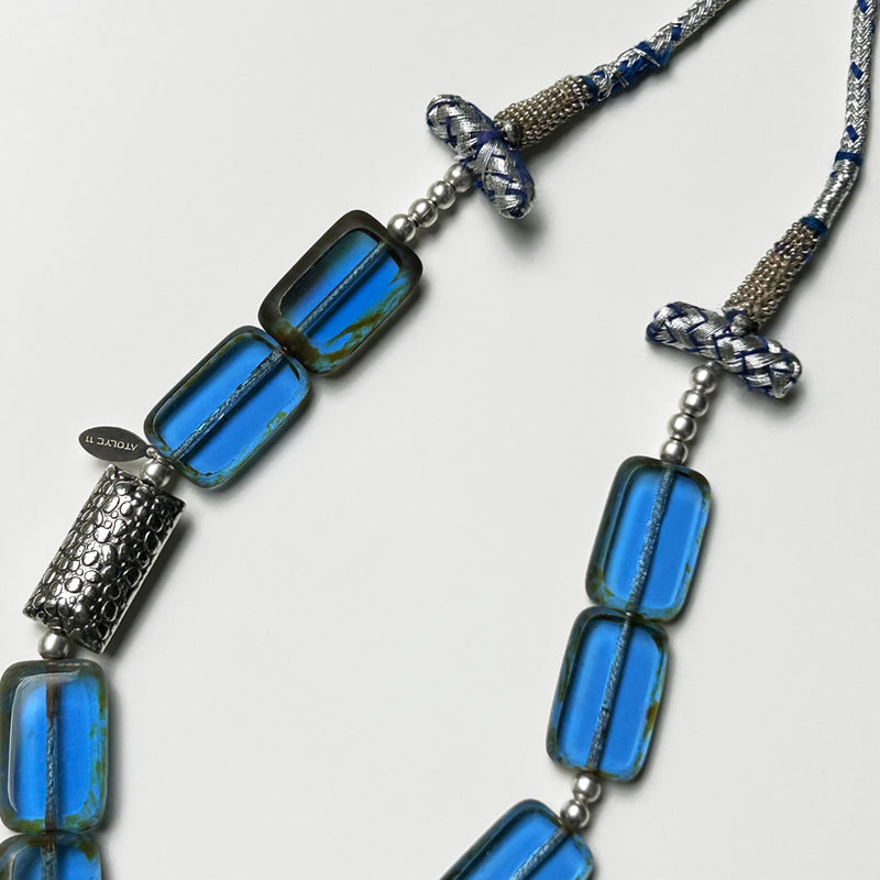 Mavi dikdortgen cam boncuklu metal aksesuarli kolye_Blue rectangular glass beaded necklace with metal accessory