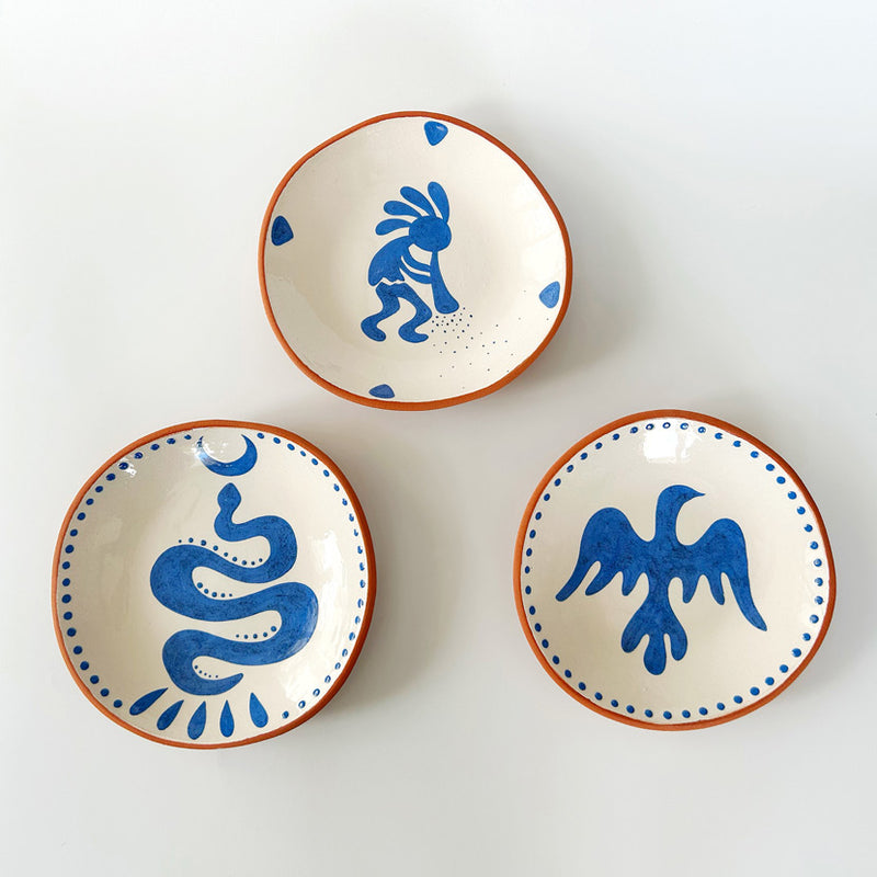 Mavi kokopelli yilan ve kus desenli tabaklar_Plates with kokopelli snake and bird patterns