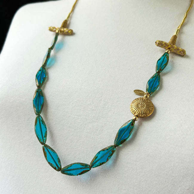 Mavi mekik seklinde cam boncuklu kolye_Shuttle shaped blue glass beaded necklace_1