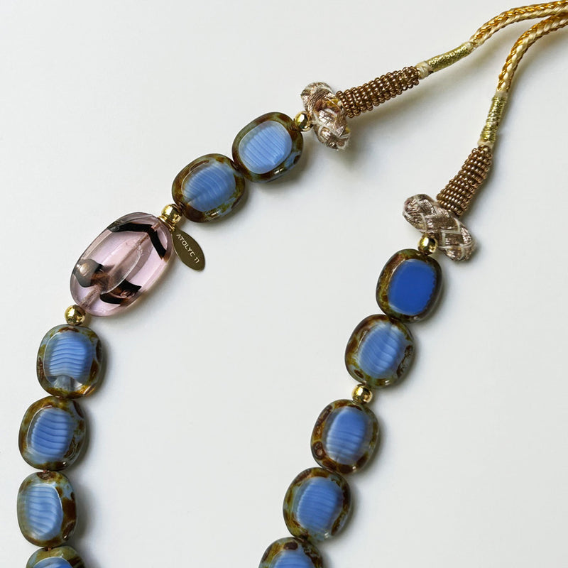 Mavi ve eflatun boncuklu puskullu el yapimi kolye_Hand crafted necklace with blue and violet beads