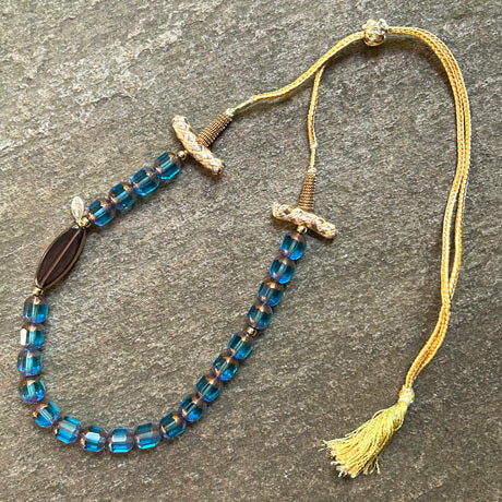 Mavi ve kahverengi boncuklu puskullu el yapimi kolye_Hand crafted necklace with blue and brown beads