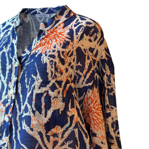 Mercan desenli lacivert kadin gomlegi_Coral patterned navy blue womens shirt