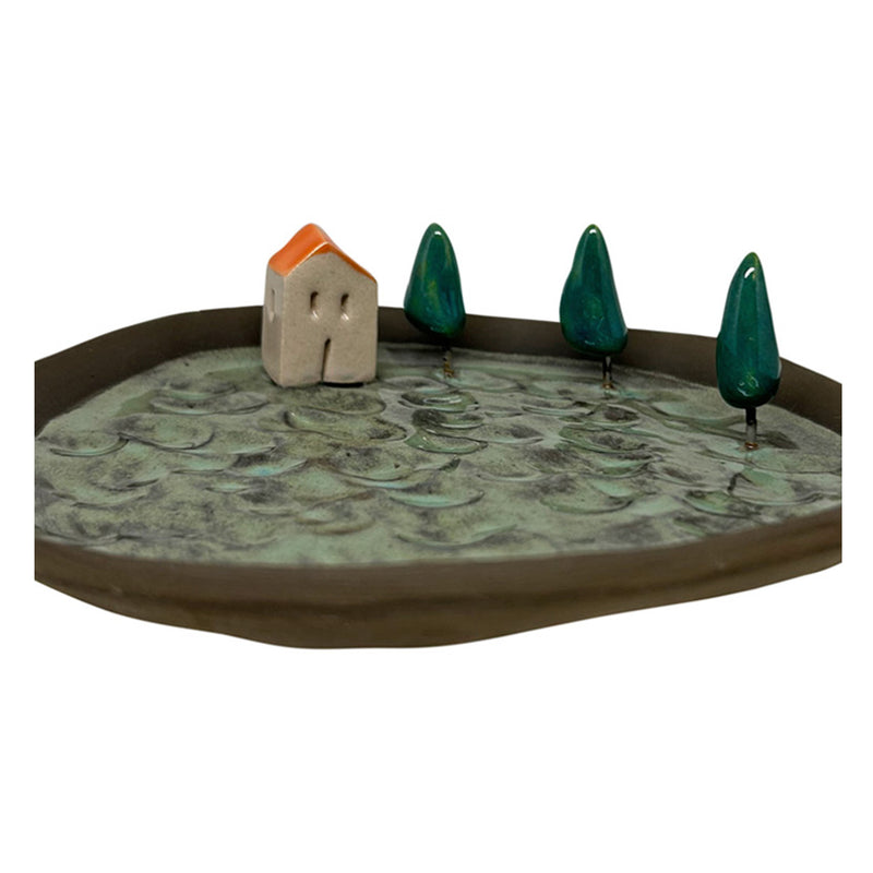 Minik ev ve agaclarla suslenmis kullu yesil seramik tabak_Ash green ceramic plate ornamented with small house and trees