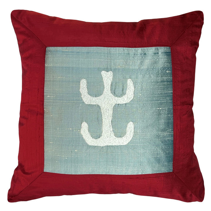 Motifi kucuk bir Antalya kiliminden alinmis koyu kirmizi ve gri mavi ipek yastik_Greyish blue and dark red silk cushion with Anatolian Motif_z