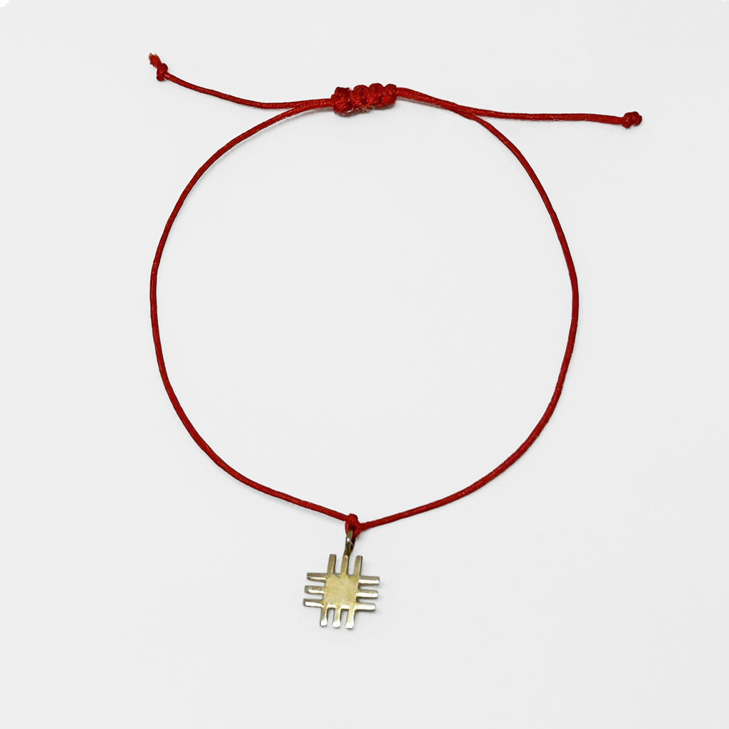Nazarlik olarak kullanilan pitrak motifli ipli bileklik_A string bracelet with a burdock motif used as an amulet against evil eye