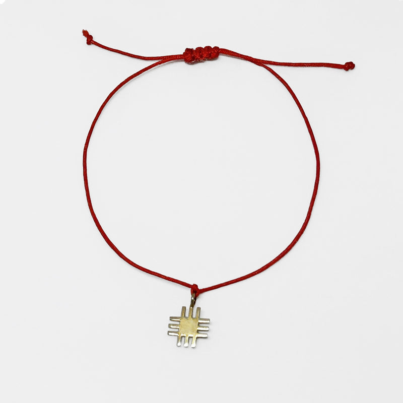 Nazarlik olarak kullanilan pitrak motifli ipli bileklik_A string bracelet with a burdock motif used as an amulet against evil eye