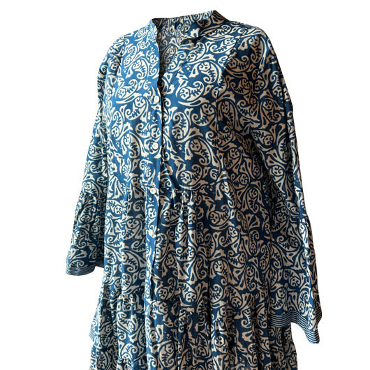 Onu dugmeli lacivert beyaz desenli elbise_Navy blue and white patterned dress with front buttons
