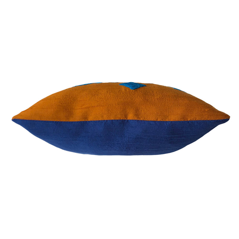 Onu turuncu arkasi ve nakisi mavi minik kirlent_Giftware small orange cushion with blue back and embroidery_z