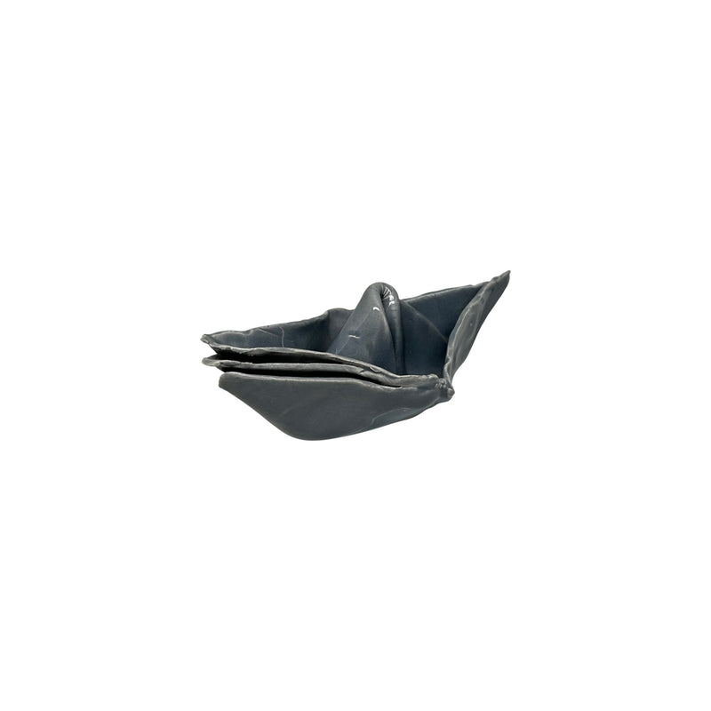 Origami teknigiyle katlanmis seramik gri kayik_Ceramic grey boat folded with origami technique