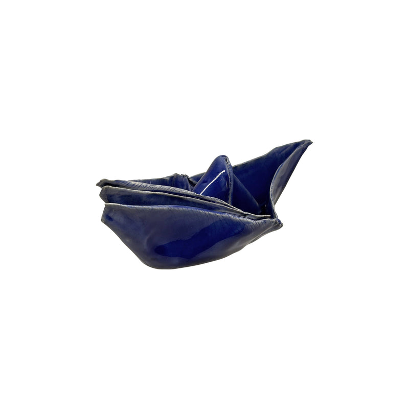 Origami teknigiyle katlanmis seramik kobalt mavi buyuk kayik_Ceramic boat folded with origami technique