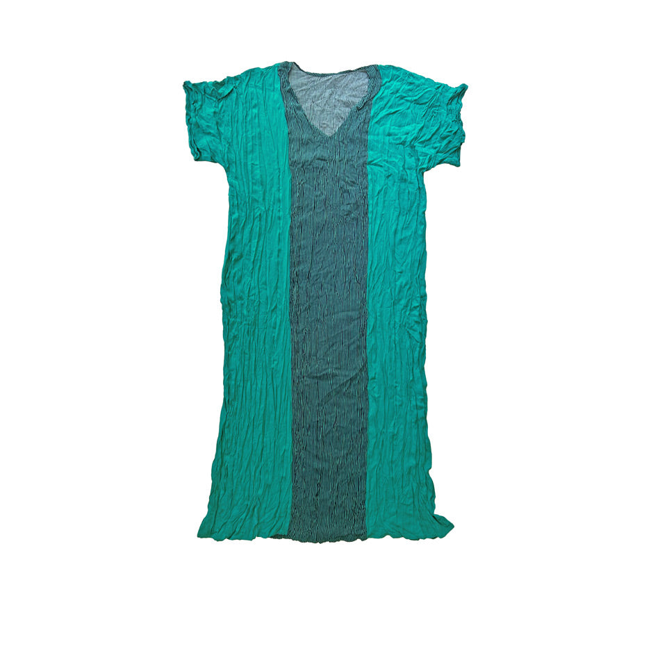 Ortasi dikey ince cizgili turkuaz yesil uzun elbise_Peacock green long dress with vertical thin stripes in the middle