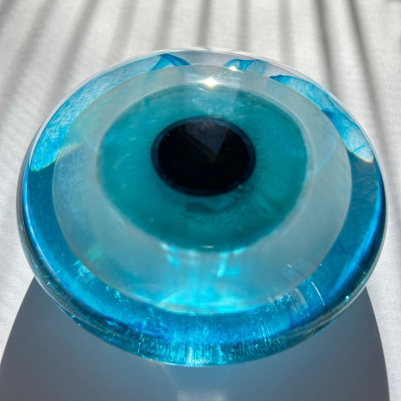 Perspektif golgede seffaf turkuaz cam goz agirlik_Clear turquoise glass evil eye paper weight