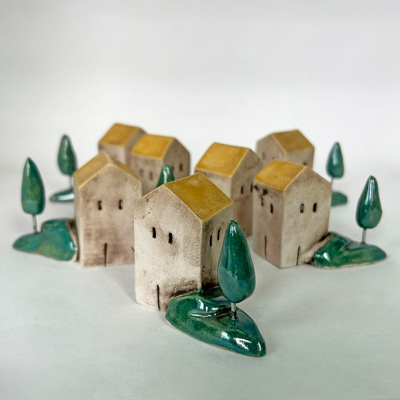 Sari catili ve agacli kucuk seramik evler_Small ceramic houses with trees and yellow roofs