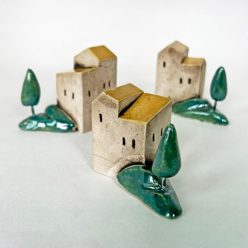 Sari ikiser catili ve agacli kucuk seramik evler_Small ceramic houses with trees and yellow double roofs