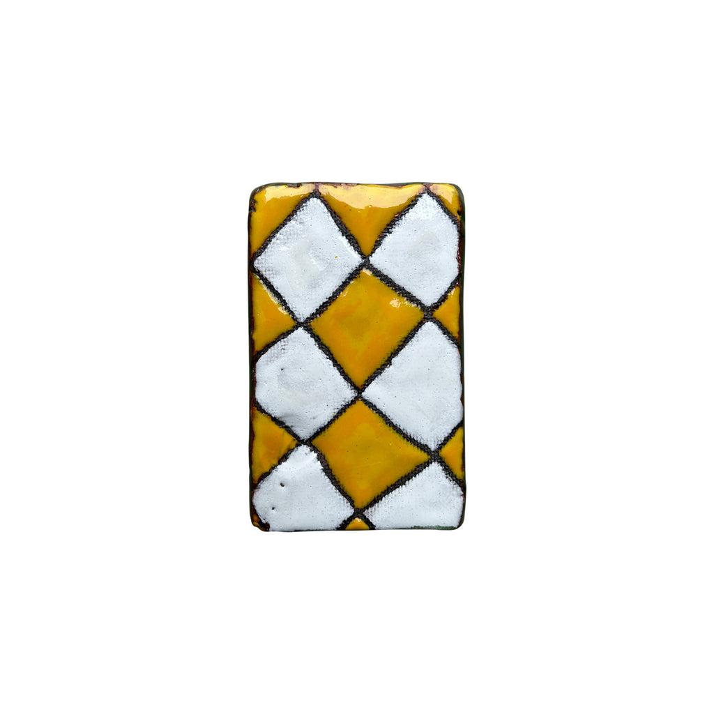 Sari ve beyaz kareli el yapimi seramik tablet_Yellow and white plaid patterned ceramic tablet