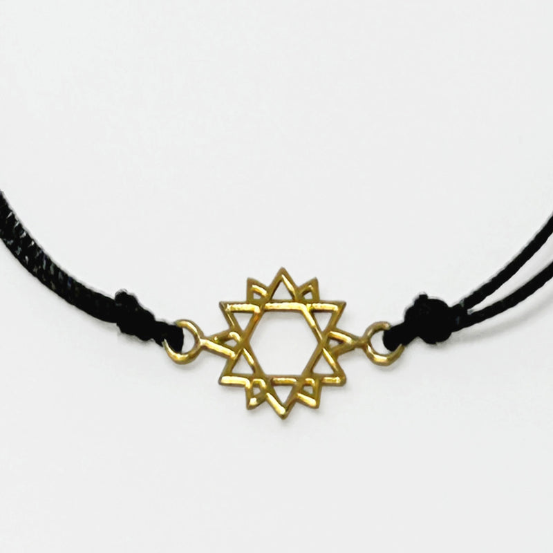 Siyah ipte Istanbul kumasindan alinma yildiz motifli gumus ustu altin kaplama uc_Gold plated silver pendant with star motif taken from an Istanbul fabric on black string