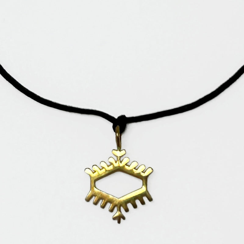 Siyah ipte bir islemeden alinma pitrak motifli gumus ustu altin kaplama uc_Gold plated silver pendant with burdock motif taken from an embroidery on black string