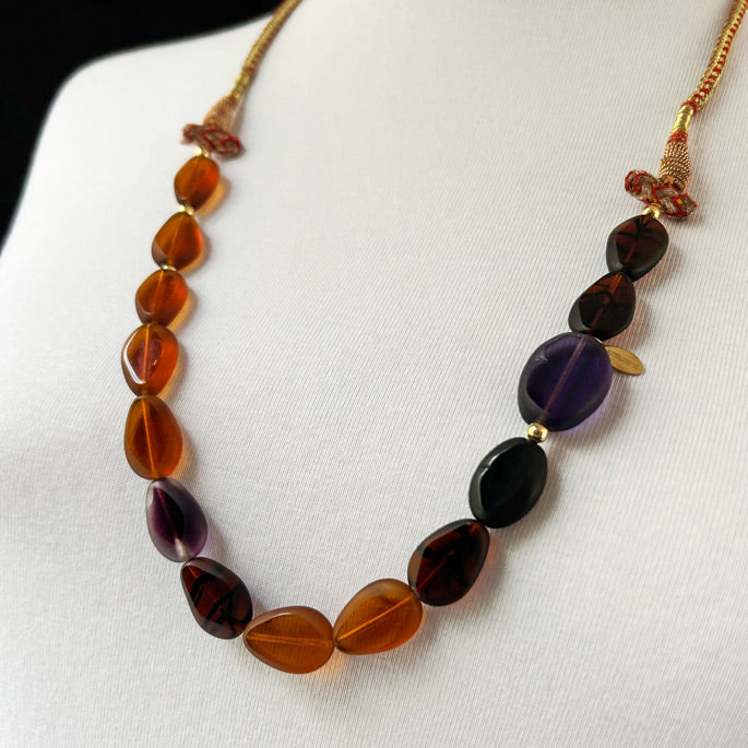 Siyah mor ve kahverengi boncuklu puskullu kolye_Hand crafted brown purple and black glass beaded necklace