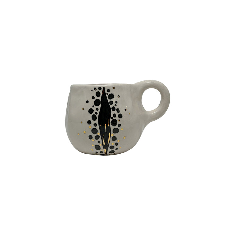 Siyah ve altin desenli beyaz sisman kupa_White fat mug with black and golden pattern