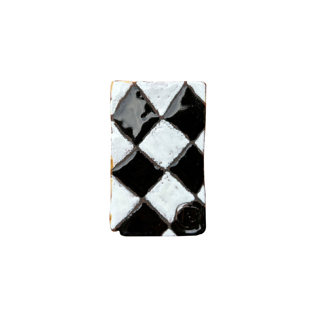 Siyah ve beyaz damali el yapimi seramik tablet_Black and white plaid patterned ceramic tablet