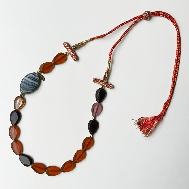 Tas ve toprak rengi tonlarinda cam boncuklu kolye_Glass beaded necklace in shades of earth colors