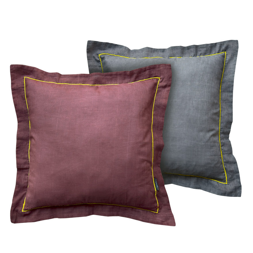 Taslanmis pamuklu bordo ve fume cift yuzlu yastik_Stone washed cotton burgundy color and dark grey double sided pillow
