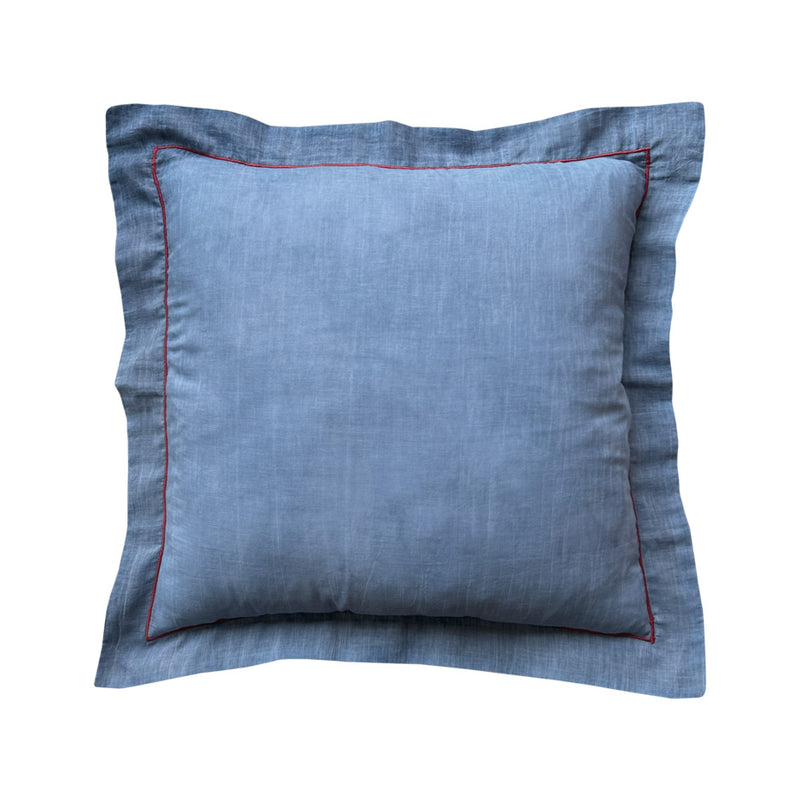 Taslanmis pamuklu kirmizi nakisli mavi kare yastik_Stone washed cotton blue square pillow with red embroidery