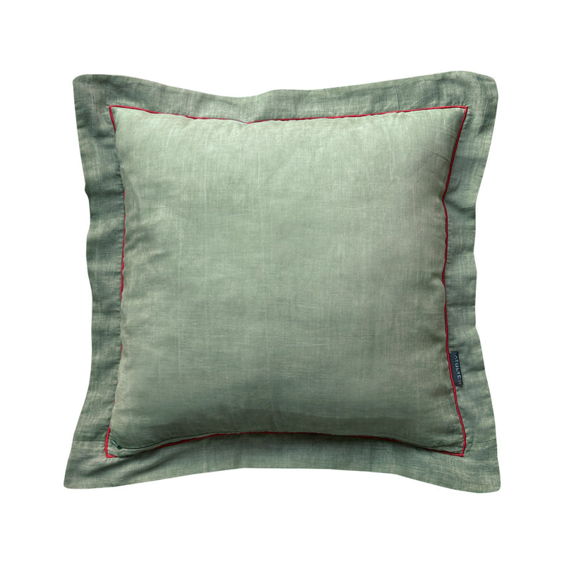 Taslanmis pamuklu kirmizi nakisli soluk yesil yastik_Stone washed cotton pale green square pillow with red embroidery