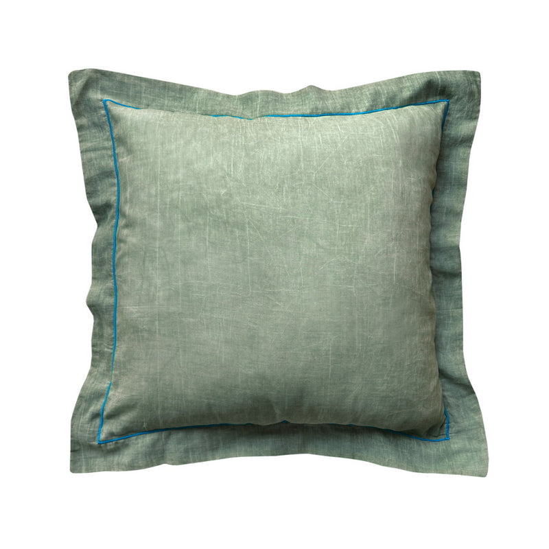 Taslanmis pamuklu mavi nakisli soluk yesil yastik_Stone washed cotton pale green square cushion with blue embroidery