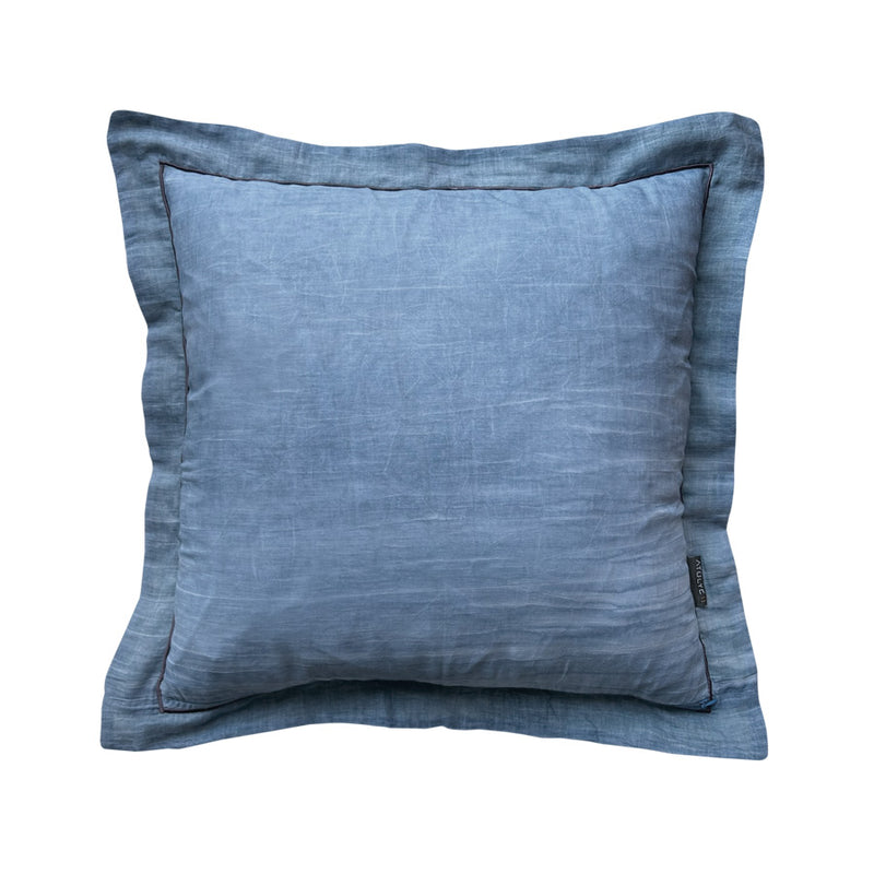 Taslanmis pamuklu mor nakisli mavi yastik_Stone washed cotton blue square pillow with purple embroidery