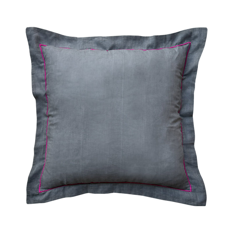 Taslanmis pamuklu pembe nakisli fume kare yastik_Stone washed cotton dark grey square pillow with pink embroidery