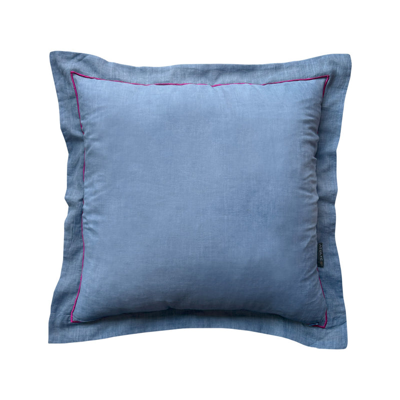 Taslanmis pamuklu pembe nakisli mavi kare yastik_Stone washed cotton blue square pillow with pink embroidery