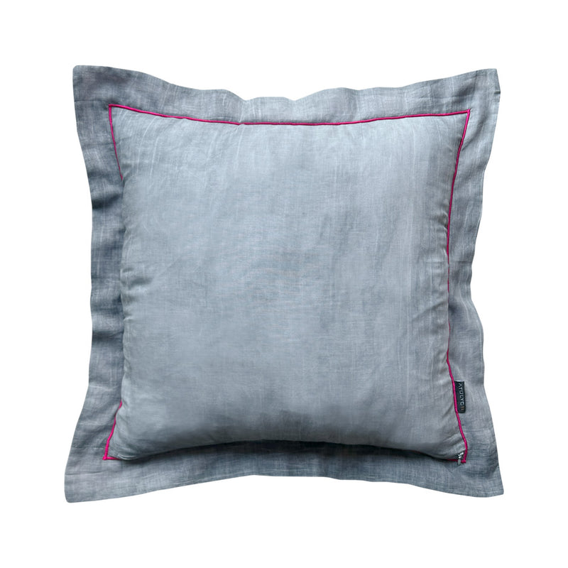 Taslanmis pamuklu pembe nakisli soluk mavi buyuk yastik_Stone washed cotton pale blue large pillow with pink embroidery