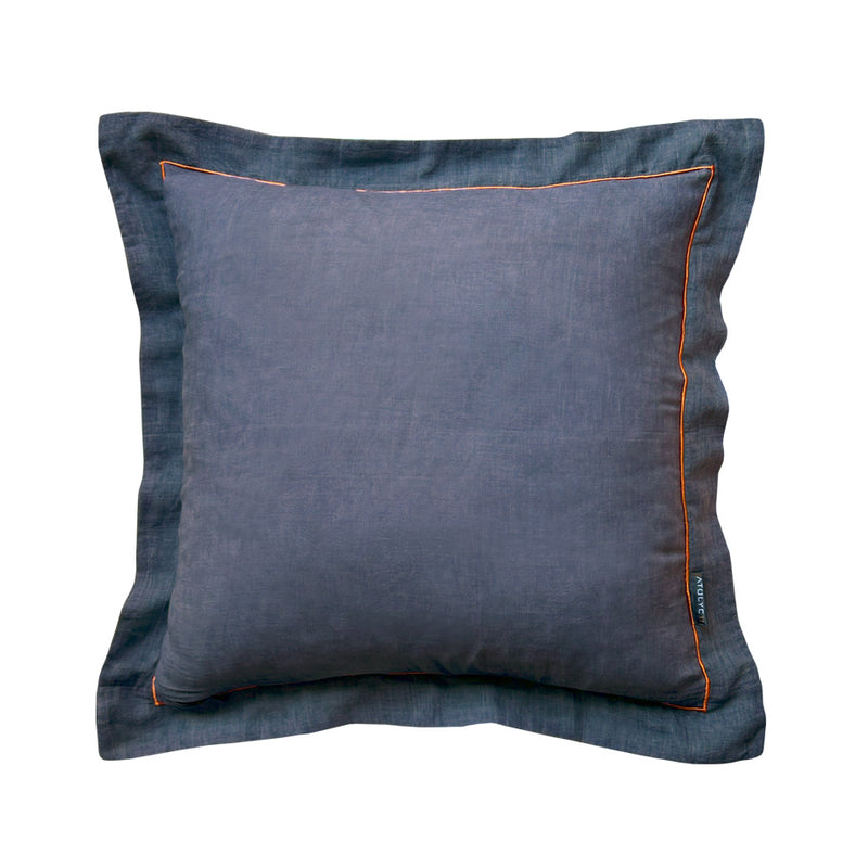 Taslanmis pamuklu turuncu nakisli lacivert yastik_Stone washed cotton navy blue cushion with orange embroidery