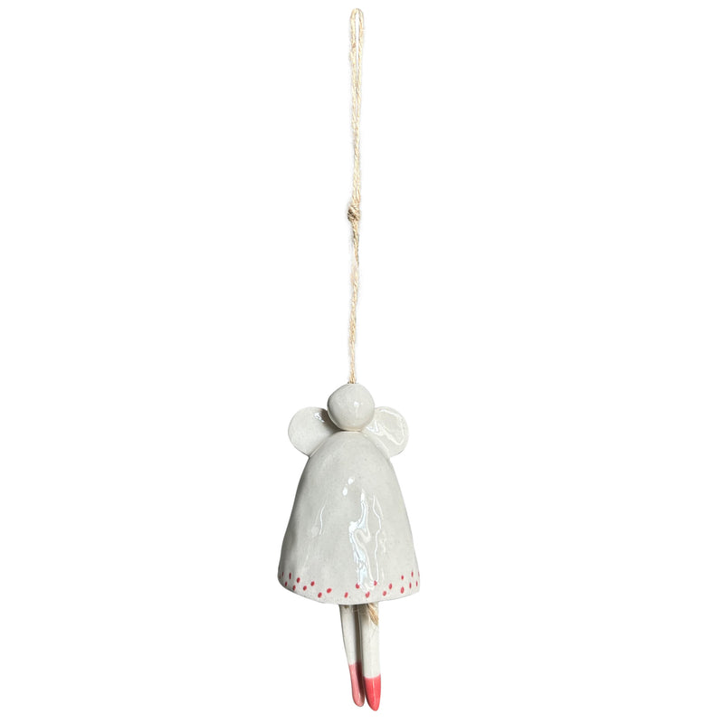 Tepesinde asma ipi olan beyaz melek seklinde seramik cingirak_White angel shaped ceramic jingle with a hanging rope at the top