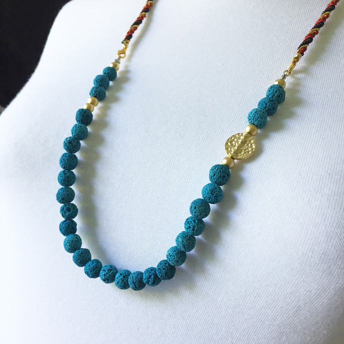Turkuaz lavtasi ve altin rengi aksesuarli tasarim kolye_Designer necklace with cyan blue and gold color pieces