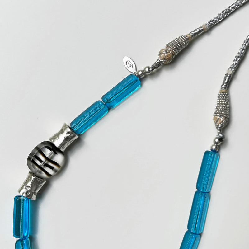 Turkuaz mavi prizmatik cam boncuklu puskullu kolye_Cyan blue prismatic glass beaded necklace with tassel