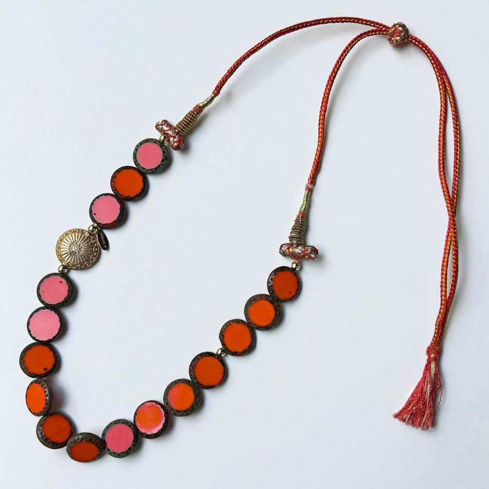 Turuncu ve altin rengi boncuklu uzunlugu ayarlanabilen kolye_Hand crafted necklace with orange and gold color beads