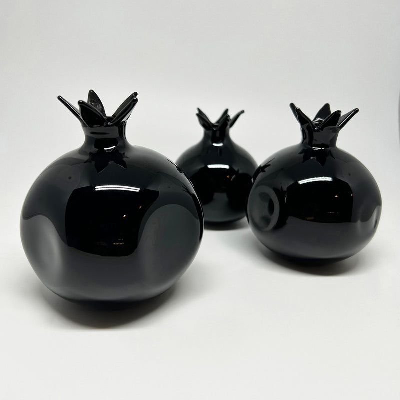 Uc boy siyah ufleme cam nar_Three black glass pomegranates in three sizes
