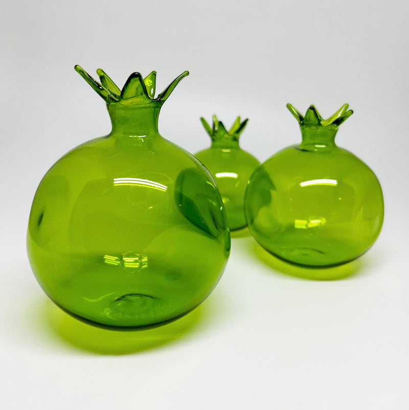 Uc farkli boyda yesil el yapimi cam nar_Three handmade green glass pomegranates